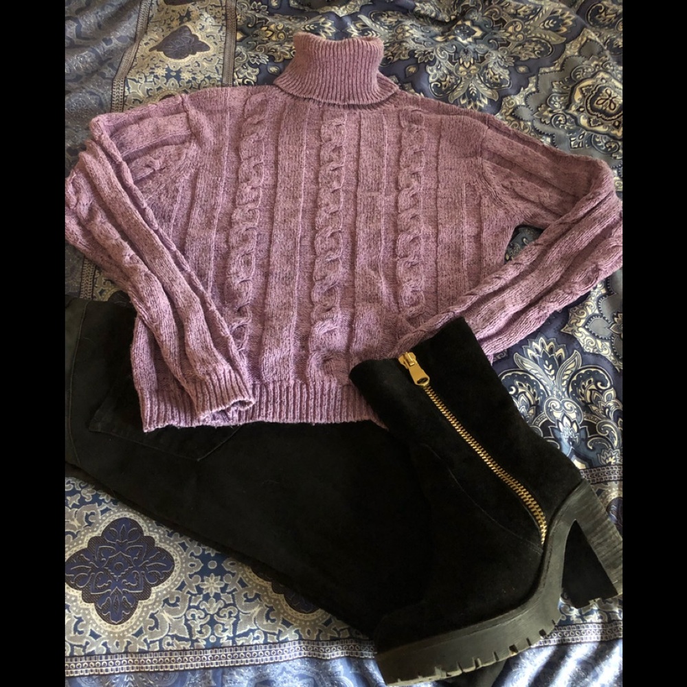 Vintage excellent condition early 2000’s Lavender/ purple sparkly sweater